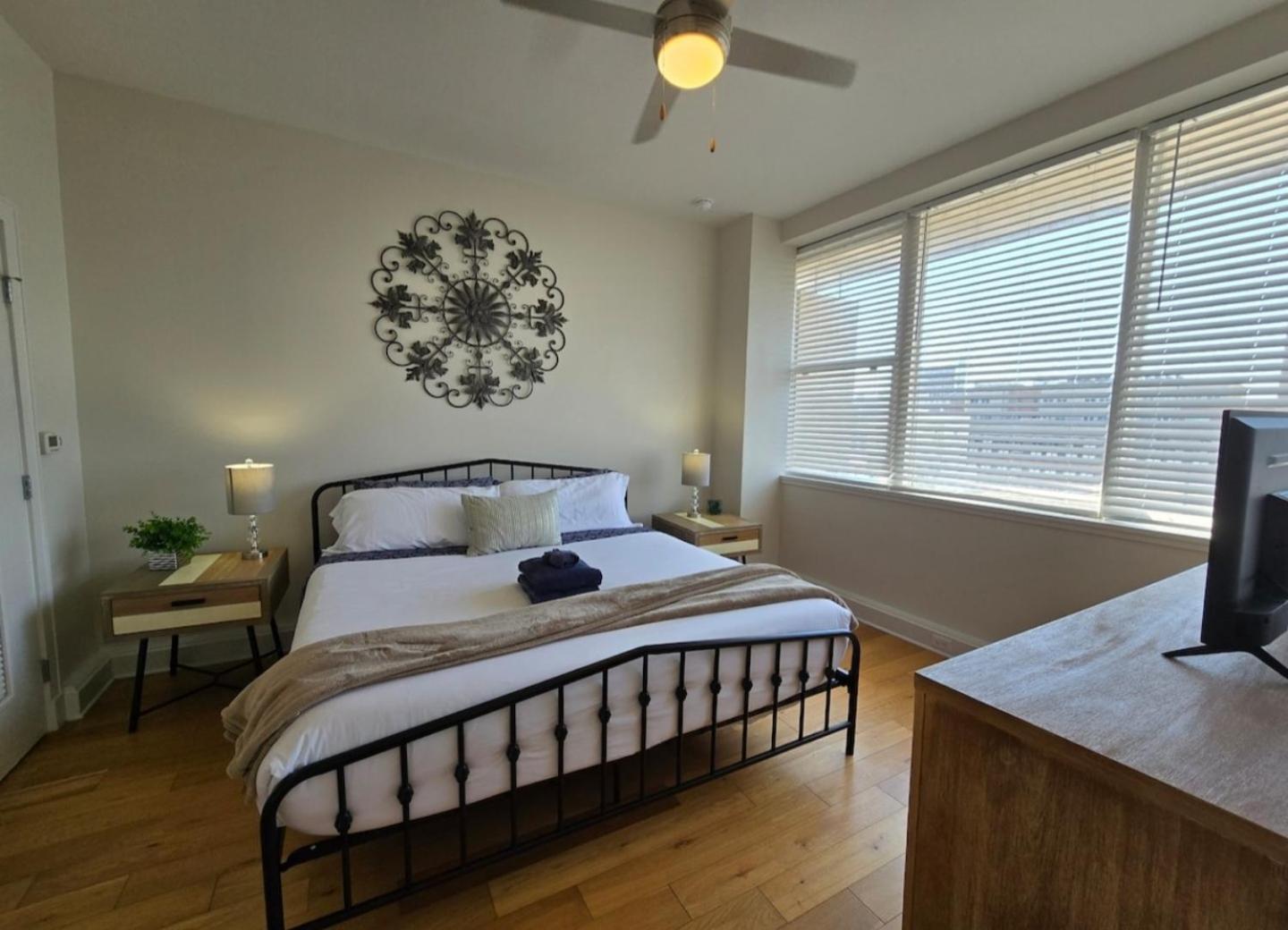 Amazing Condos Beautiful View 2 Blocks To French Quarter, Small Rooftop Pool, Gym, Seanger Theater, Super Dome, And Bourbon St New Orleans Cameră foto