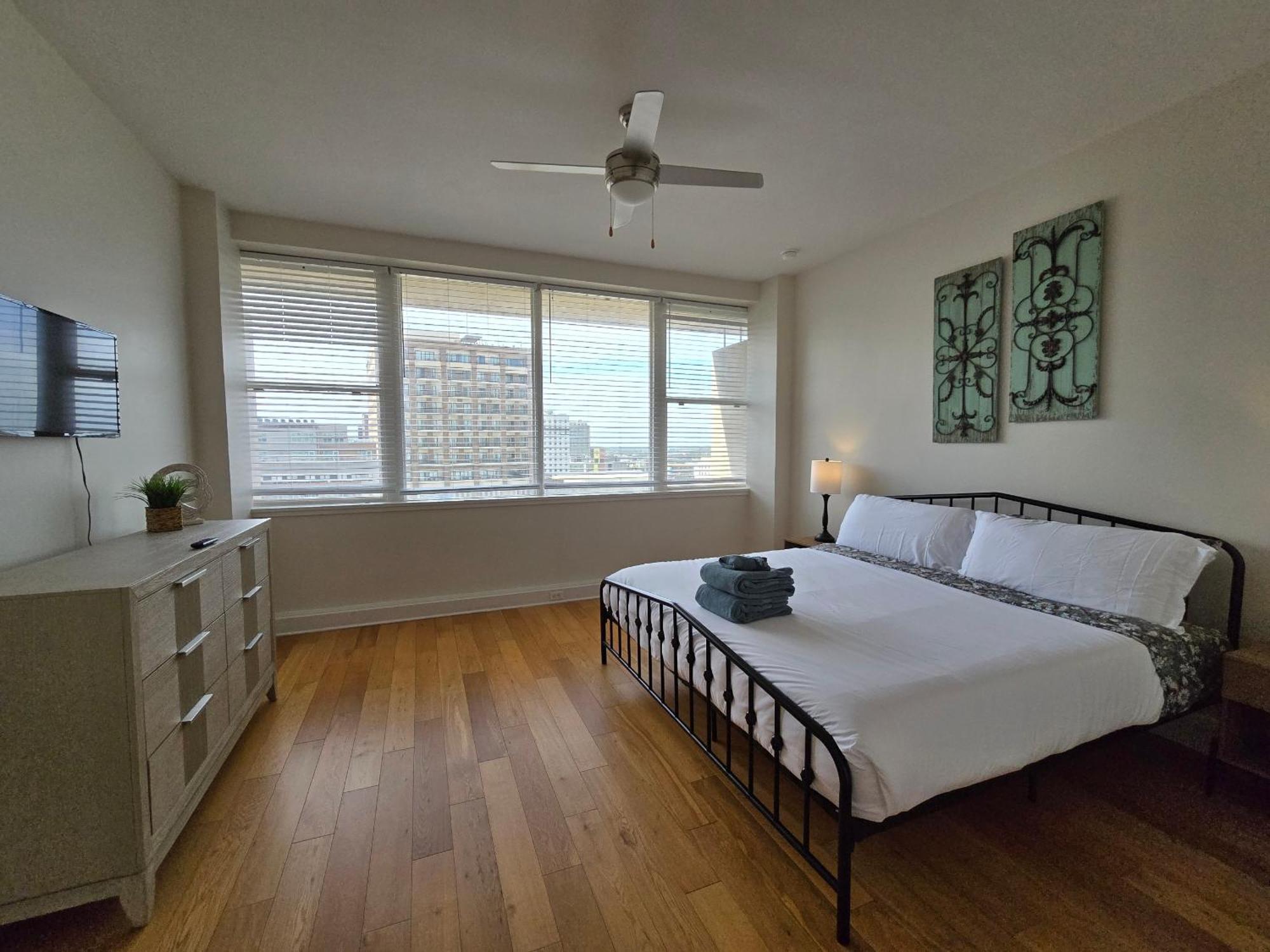 Amazing Condos Beautiful View 2 Blocks To French Quarter, Small Rooftop Pool, Gym, Seanger Theater, Super Dome, And Bourbon St New Orleans Cameră foto