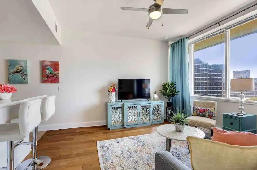 Amazing Condos Beautiful View 2 Blocks To French Quarter, Small Rooftop Pool, Gym, Seanger Theater, Super Dome, And Bourbon St New Orleans Cameră foto